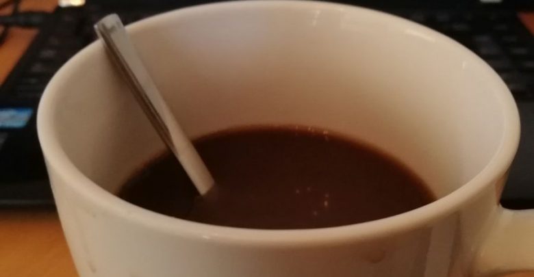 Kaffee vor laptop